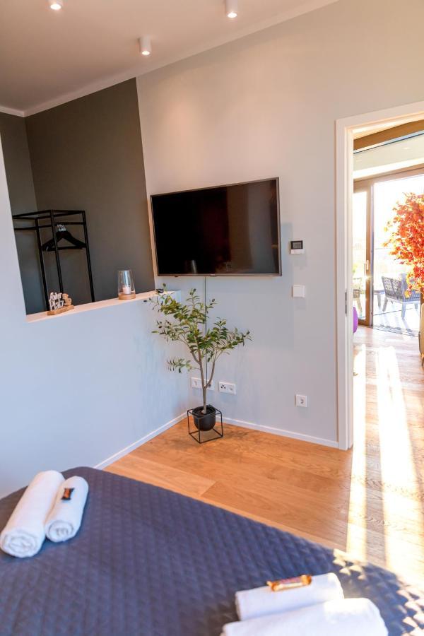 Cabana - Theview - Terrasse - Waterfront - Kostenloser Parkplatz - Wifi Oldenburg Exterior photo